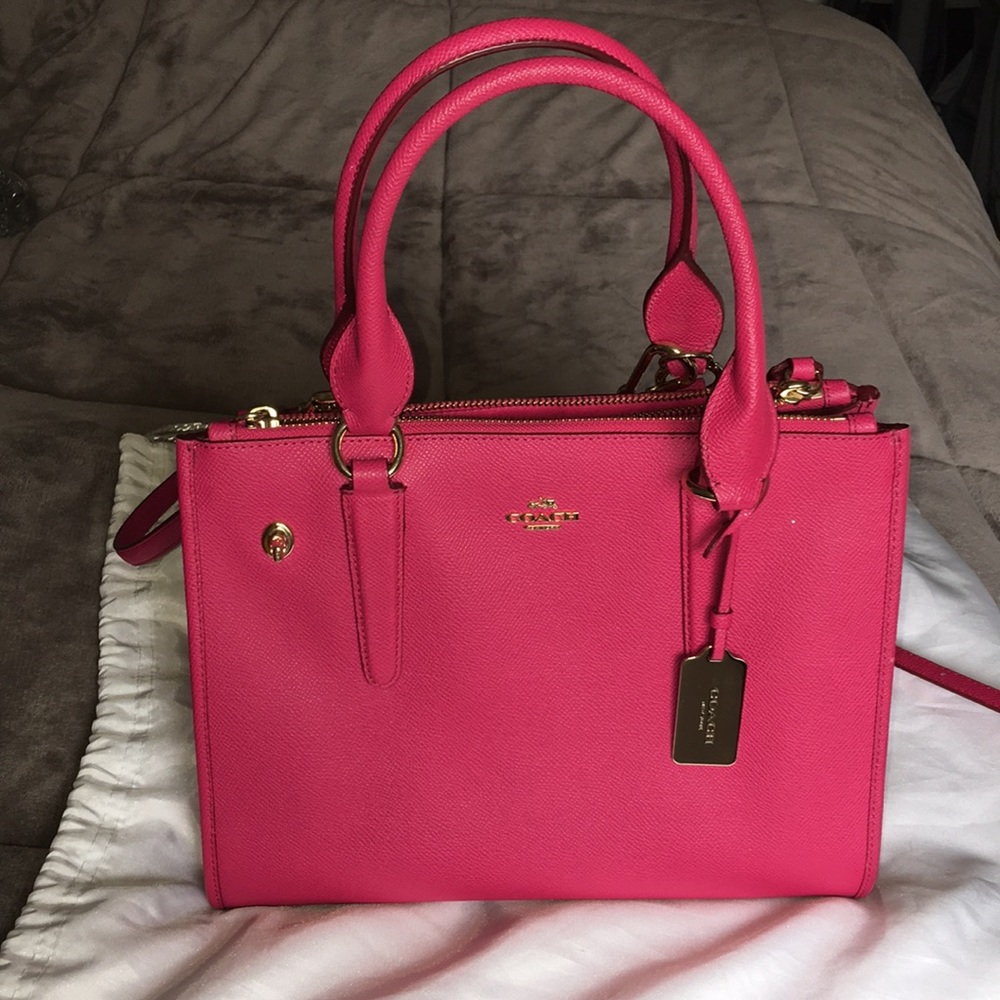 Excellent 99%condition Coach purse with straps